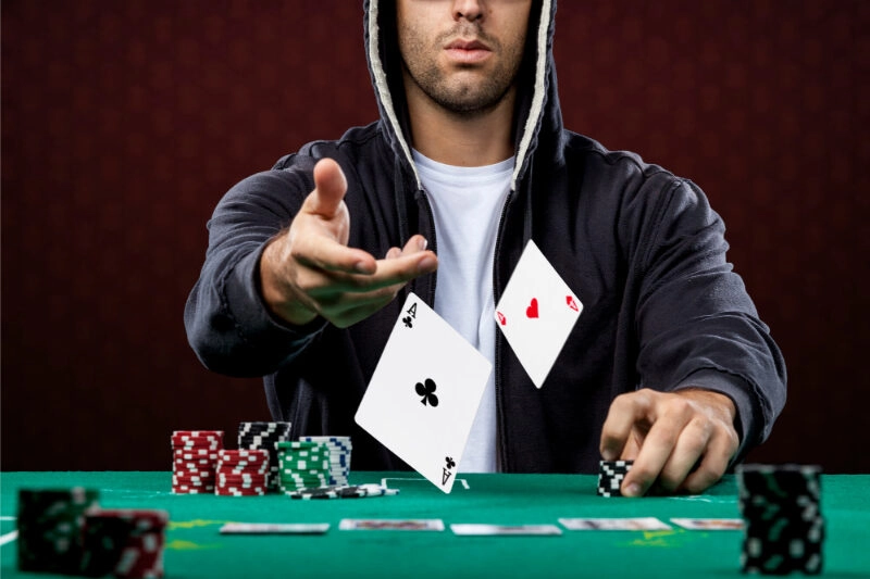 fold trong poker là gì